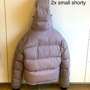 NO LONGER AVAILABLE- SOLD ON ANOTHER PLATFORM Aritzia super puff - shorty